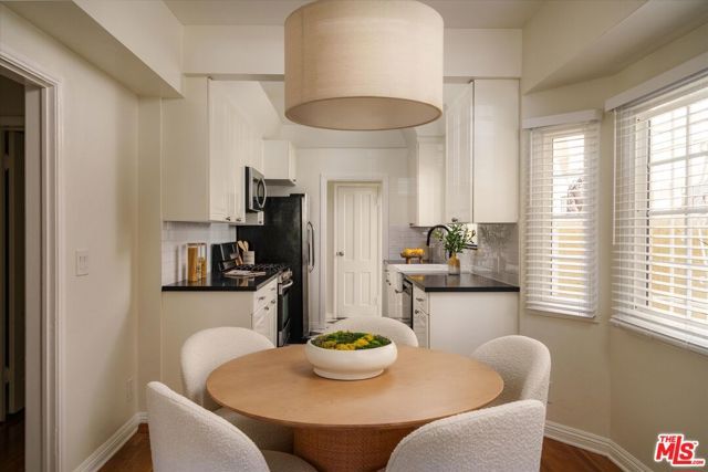 215 S Poinsettia Place, Los Angeles, CA 90036