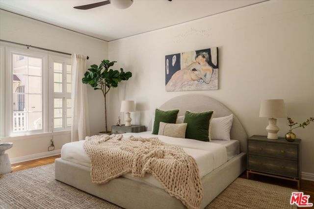 215 S Poinsettia Place, Los Angeles, CA 90036