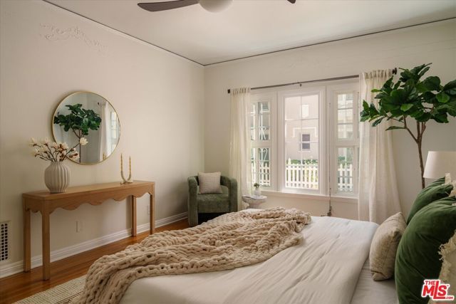 215 S Poinsettia Place, Los Angeles, CA 90036