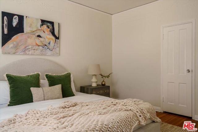 215 S Poinsettia Place, Los Angeles, CA 90036