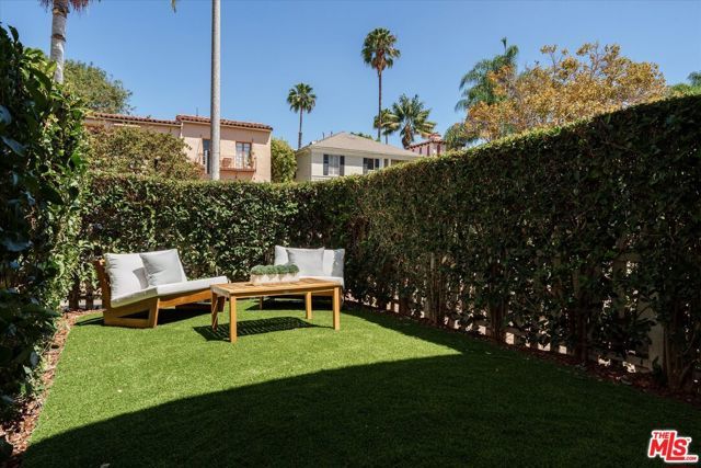 215 S Poinsettia Place, Los Angeles, CA 90036