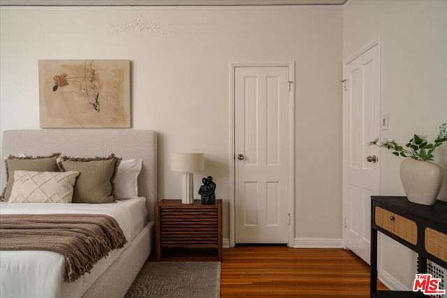 215 S Poinsettia Place, Los Angeles, CA 90036
