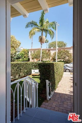 215 S Poinsettia Place, Los Angeles, CA 90036