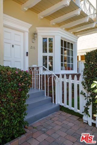 215 S Poinsettia Place, Los Angeles, CA 90036