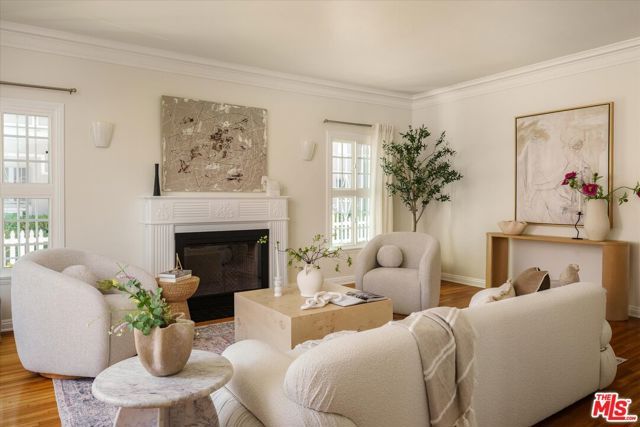 215 S Poinsettia Place, Los Angeles, CA 90036