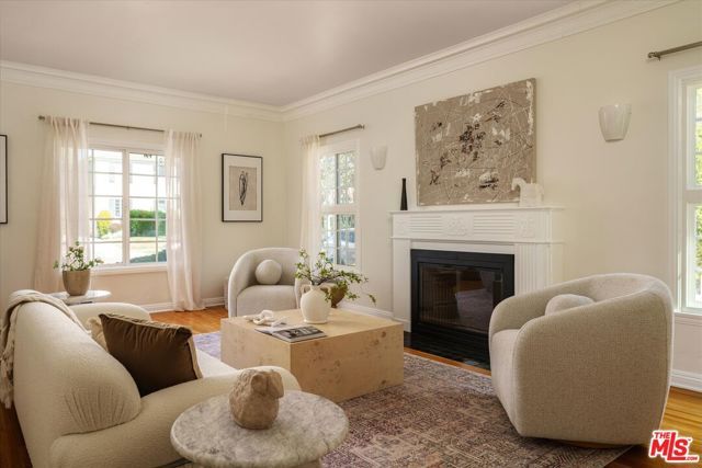 215 S Poinsettia Place, Los Angeles, CA 90036