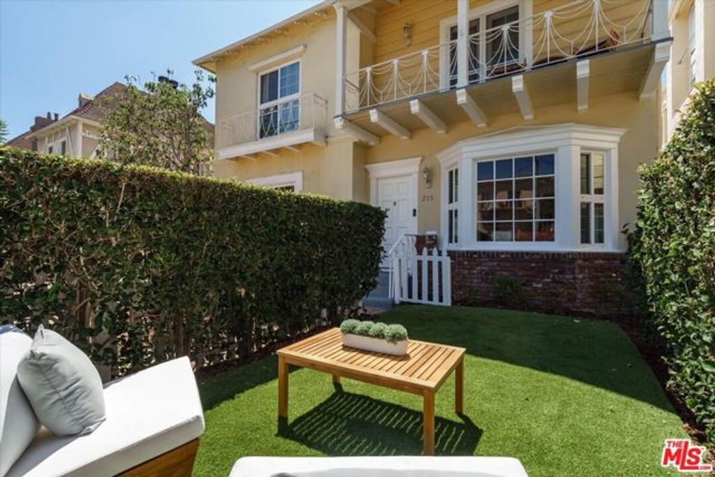 215 S Poinsettia Place, Los Angeles, CA 90036
