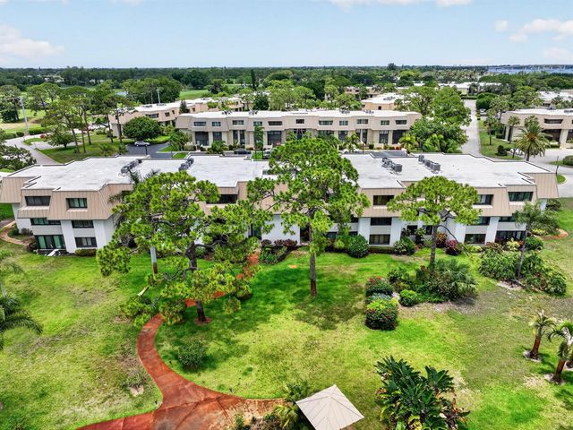 1800 SE Saint Lucie Boulevard 11-203, Stuart, FL 34996
