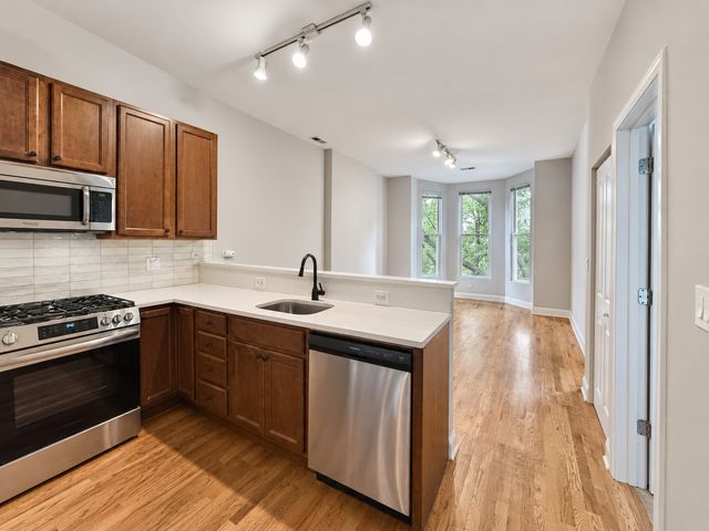 1830 W Superior Street 3F, Chicago, IL 60622