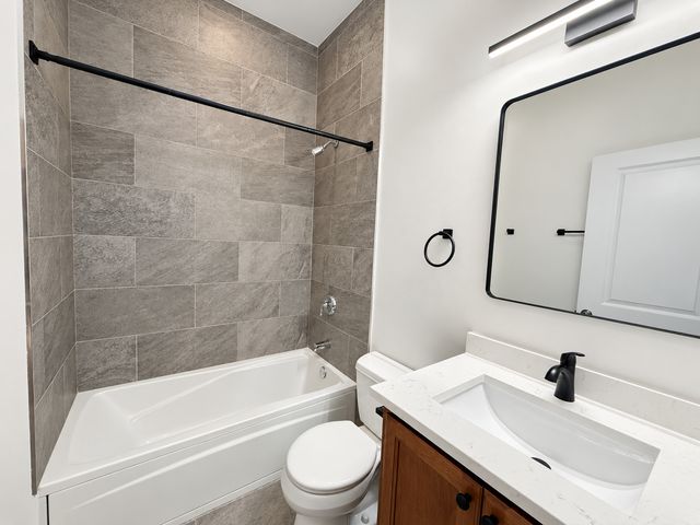 1830 W Superior Street 3F, Chicago, IL 60622