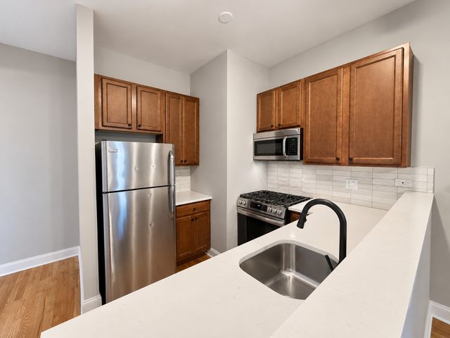 1830 W Superior Street 3F, Chicago, IL 60622