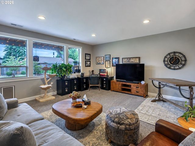 6413 Se KETCHUM St, Milwaukie, OR 97267