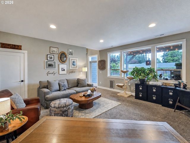 6413 Se KETCHUM St, Milwaukie, OR 97267