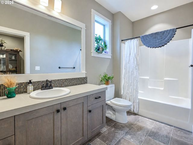 6413 Se KETCHUM St, Milwaukie, OR 97267