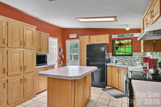 560 Morgan Branch Road, Marshall, NC 28753