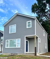 22001 Lakeview Street, Saint Clair Shores, MI 48080