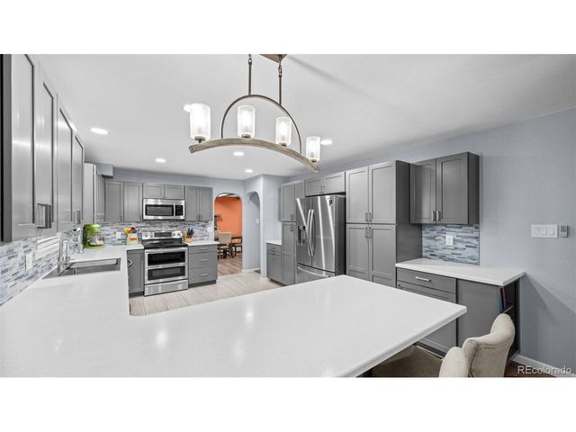 61 Posada Dr, Pueblo, CO 81005