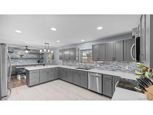 61 Posada Dr, Pueblo, CO 81005