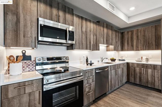 2400 Adeline ST 404, Oakland, CA 94607