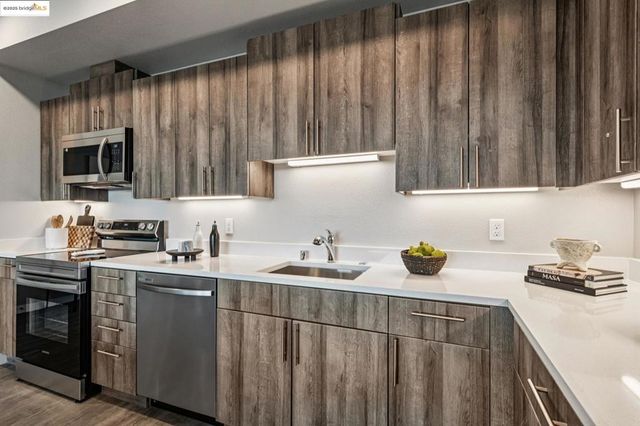 2400 Adeline ST 404, Oakland, CA 94607