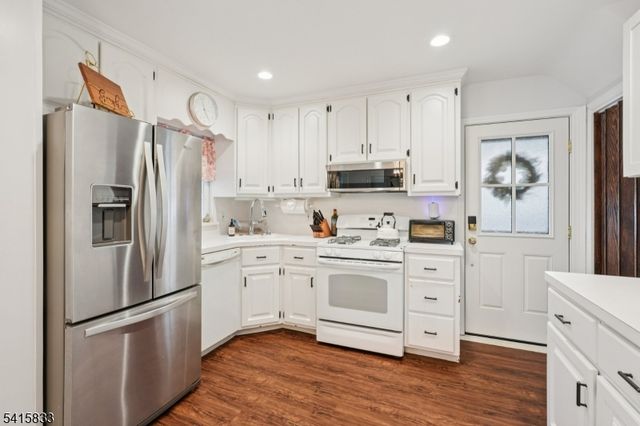 2 White Oak Ln, Wayne Twp., NJ 07470