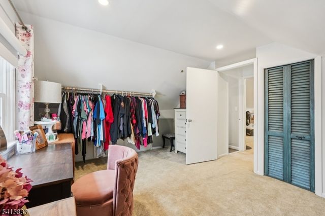 2 White Oak Ln, Wayne Twp., NJ 07470