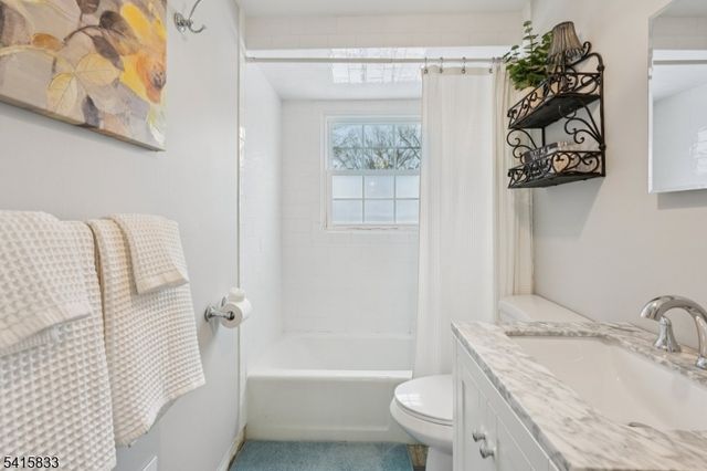 2 White Oak Ln, Wayne Twp., NJ 07470