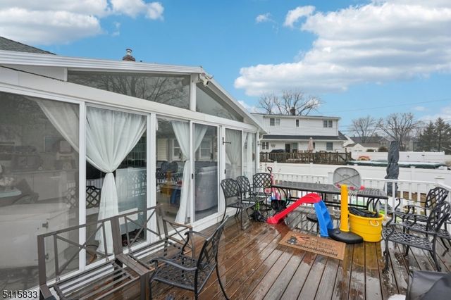 2 White Oak Ln, Wayne Twp., NJ 07470