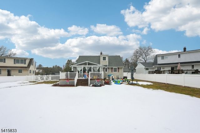 2 White Oak Ln, Wayne Twp., NJ 07470