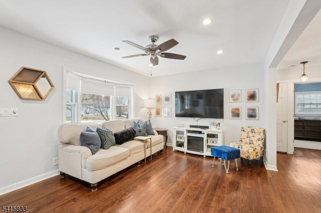 2 White Oak Ln, Wayne Twp., NJ 07470