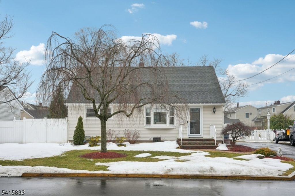 2 White Oak Ln, Wayne Twp., NJ 07470