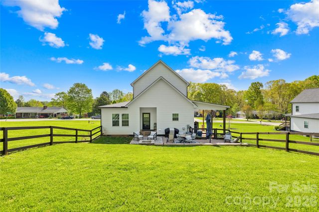 3240 Hoffman Acres Street, Lincolnton, NC 28092