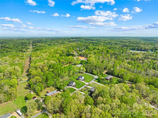 3240 Hoffman Acres Street, Lincolnton, NC 28092