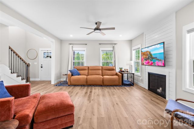 3240 Hoffman Acres Street, Lincolnton, NC 28092