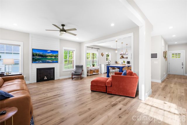 3240 Hoffman Acres Street, Lincolnton, NC 28092