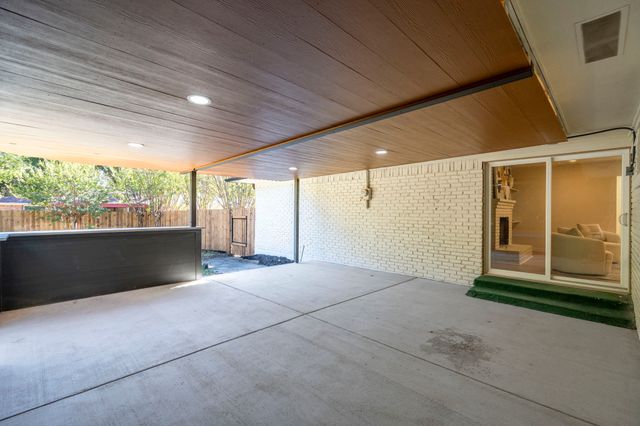 5118 Breakwood Drive, Dallas, TX 75227