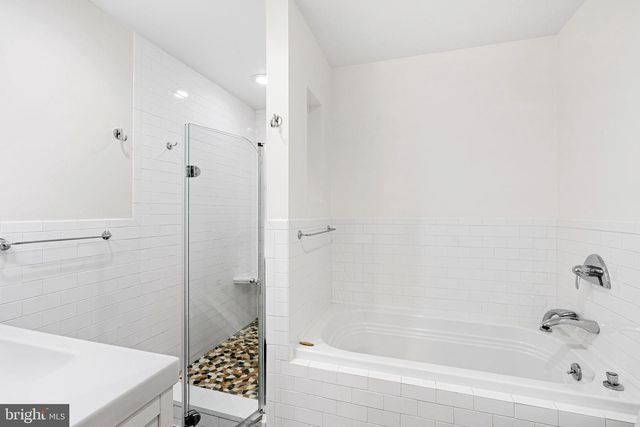 2 WILLINGS ALLEY MEWS, Philadelphia, PA 19106