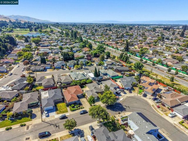 31561 Hugh Way, Hayward, CA 94544