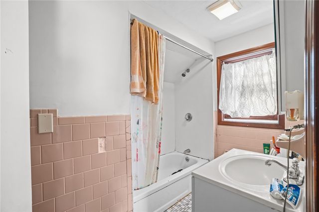 54 Jefferson Avenue, Pawtucket, RI 02860