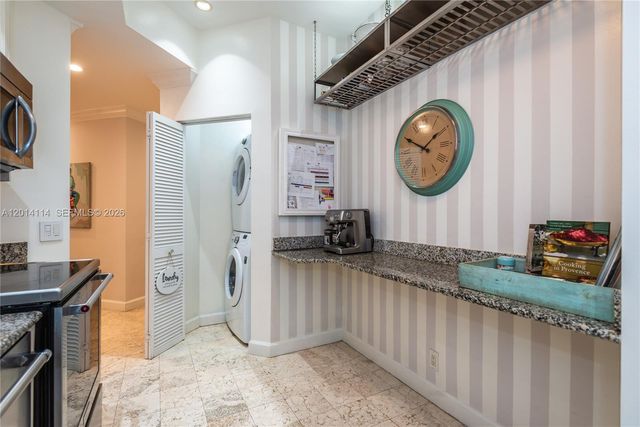 888 Brickell Key Dr 211, Miami, FL 33131