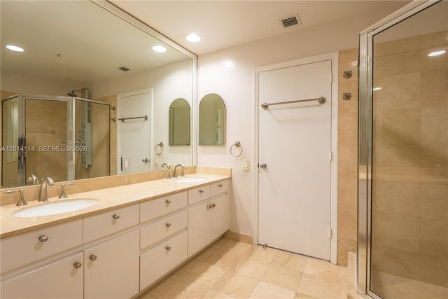 888 Brickell Key Dr 211, Miami, FL 33131