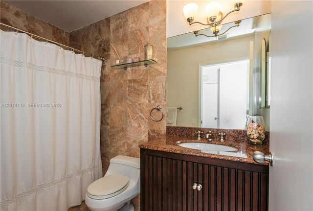 888 Brickell Key Dr 211, Miami, FL 33131