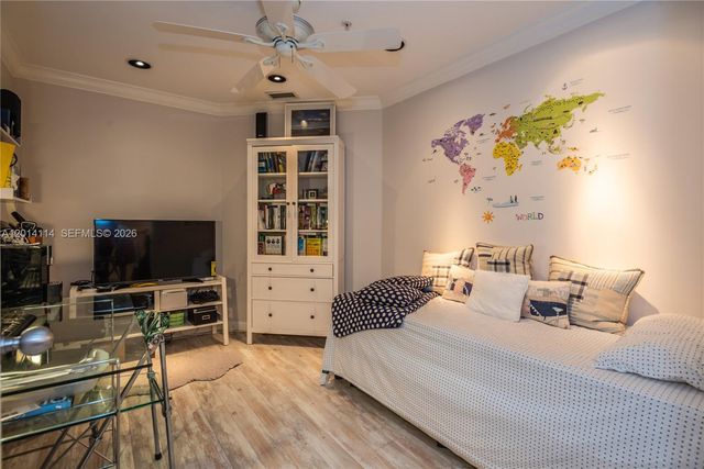 888 Brickell Key Dr 211, Miami, FL 33131