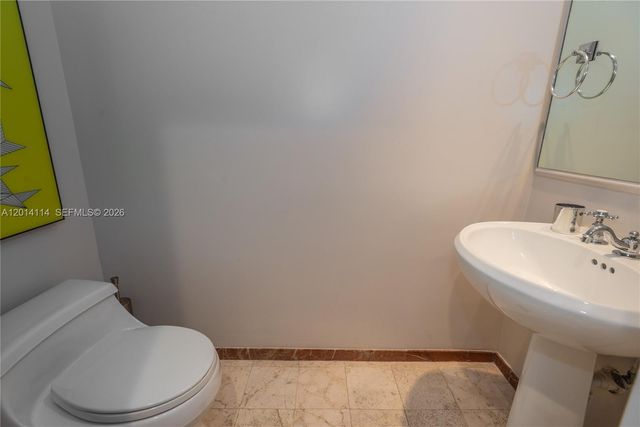 888 Brickell Key Dr 211, Miami, FL 33131