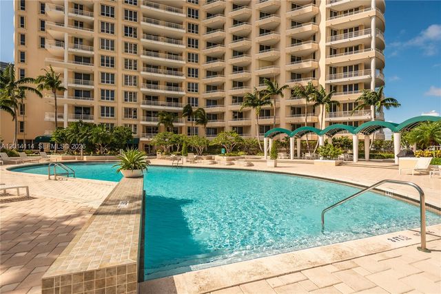 888 Brickell Key Dr 211, Miami, FL 33131