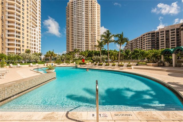 888 Brickell Key Dr 211, Miami, FL 33131