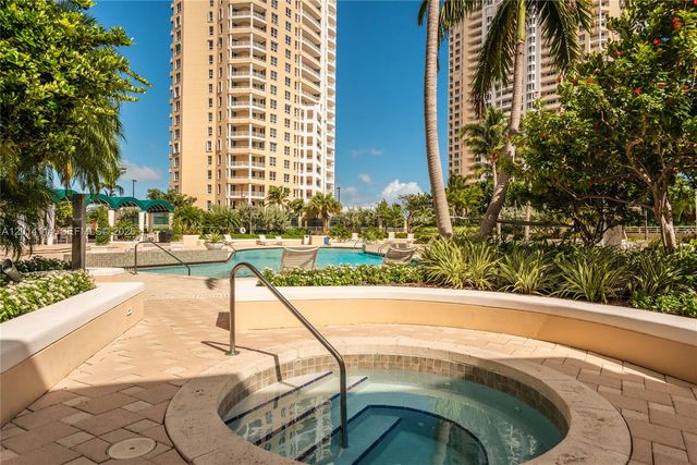 888 Brickell Key Dr 211, Miami, FL 33131