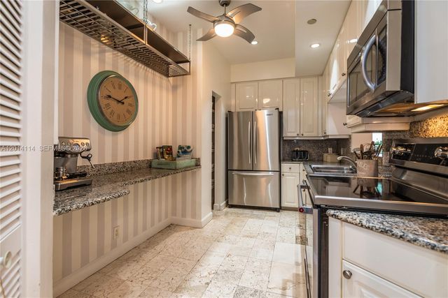888 Brickell Key Dr 211, Miami, FL 33131