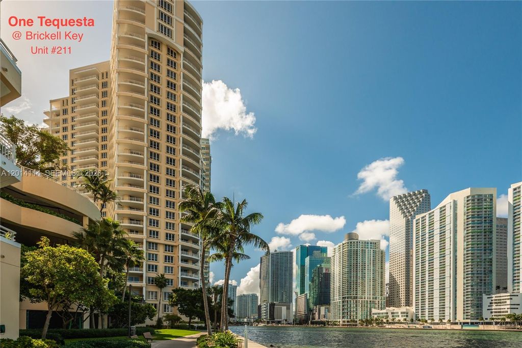 888 Brickell Key Dr 211, Miami, FL 33131