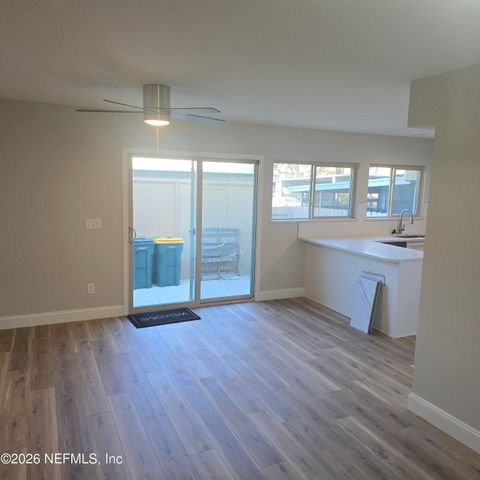 8205 KENSINGTON Square, Jacksonville, FL 32217